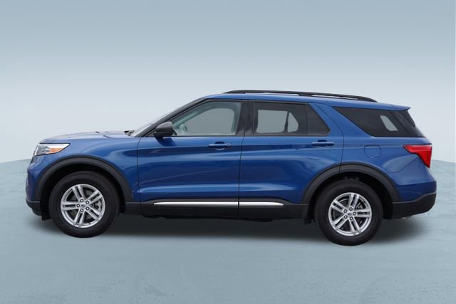 Used 2021 Ford Explorer XLT w/ Equipment Group 202A image 4