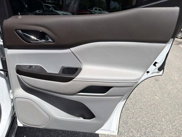 Used 2022 GMC Acadia SLT w/ Technology Package image 19