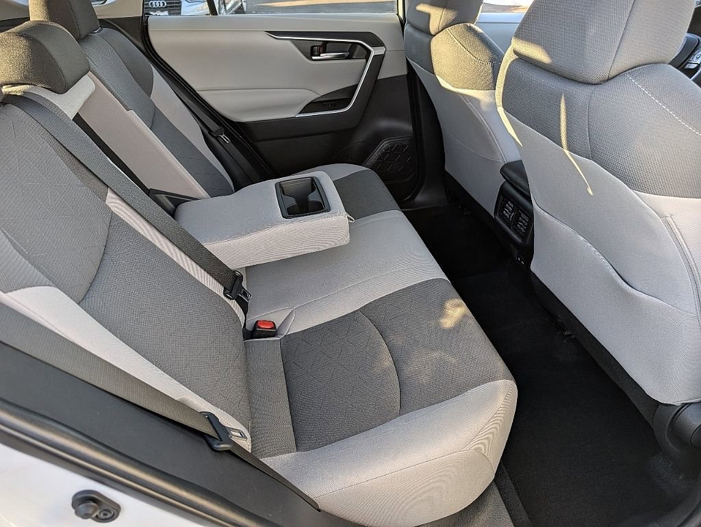 Used 2022 Toyota RAV4 XLE image 19