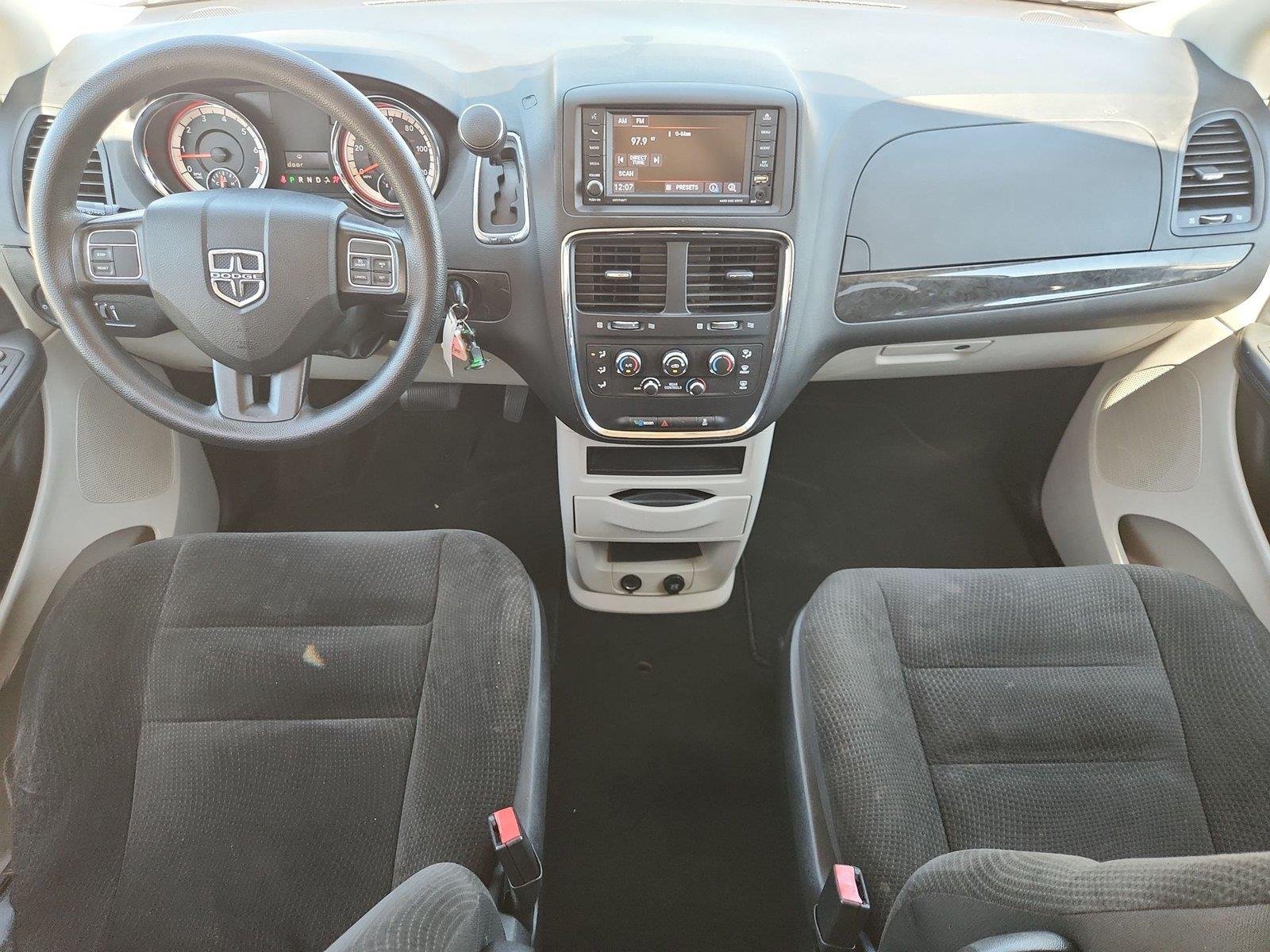 Used 2018 Dodge Grand Caravan SE FWD image 18