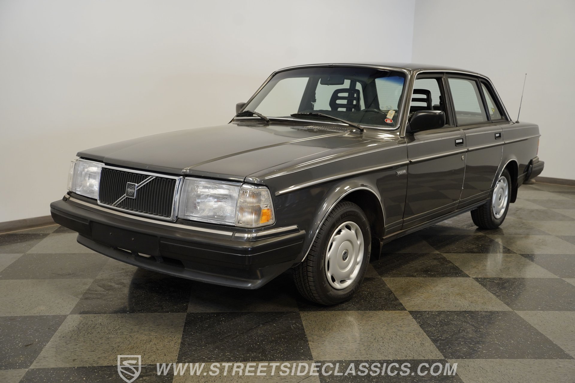 Used 1988 Volvo 240 Sedan RWD image 19