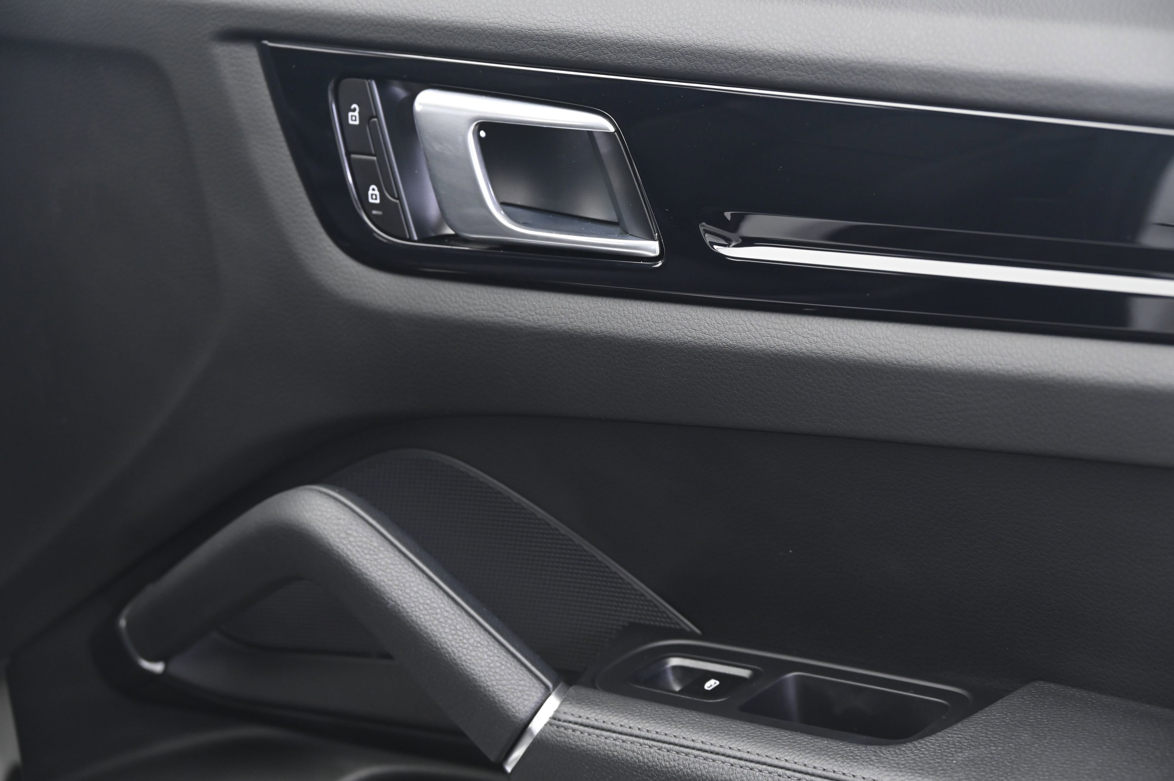 Certified 2022 Porsche Cayenne E-Hybrid image 21