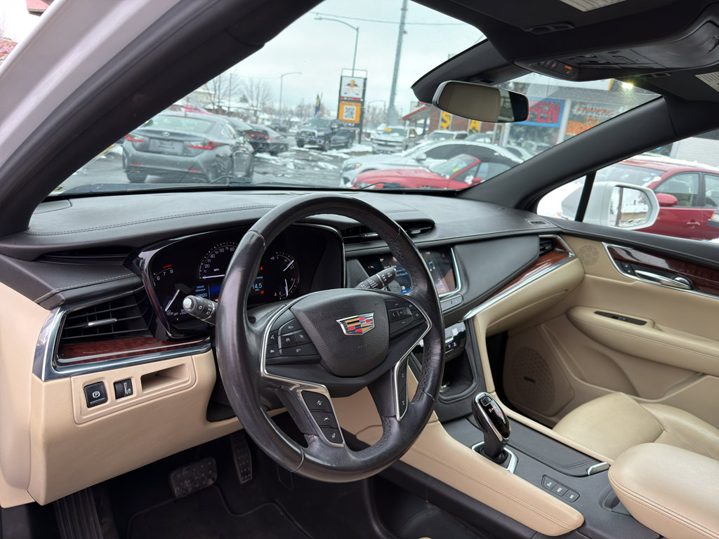 Used 2017 Cadillac XT5 Luxury w/ Driver Awareness Package image 10