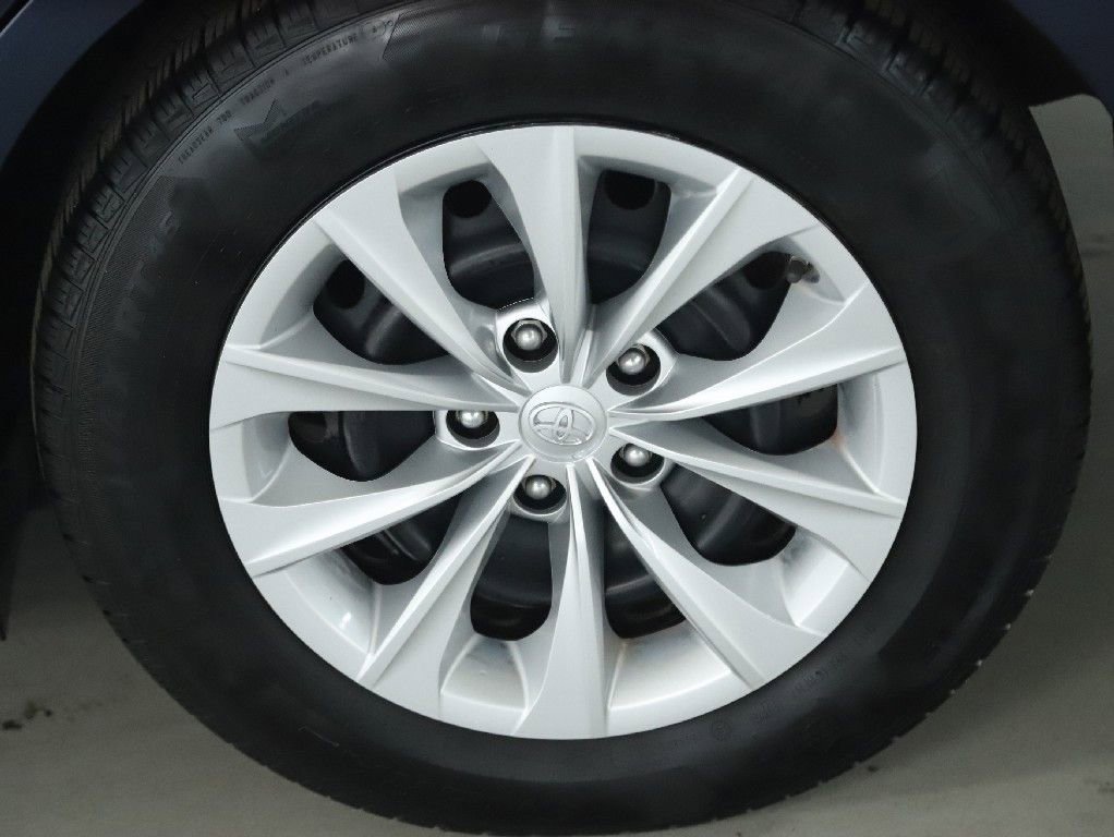 Used 2017 Toyota Camry XLE image 38