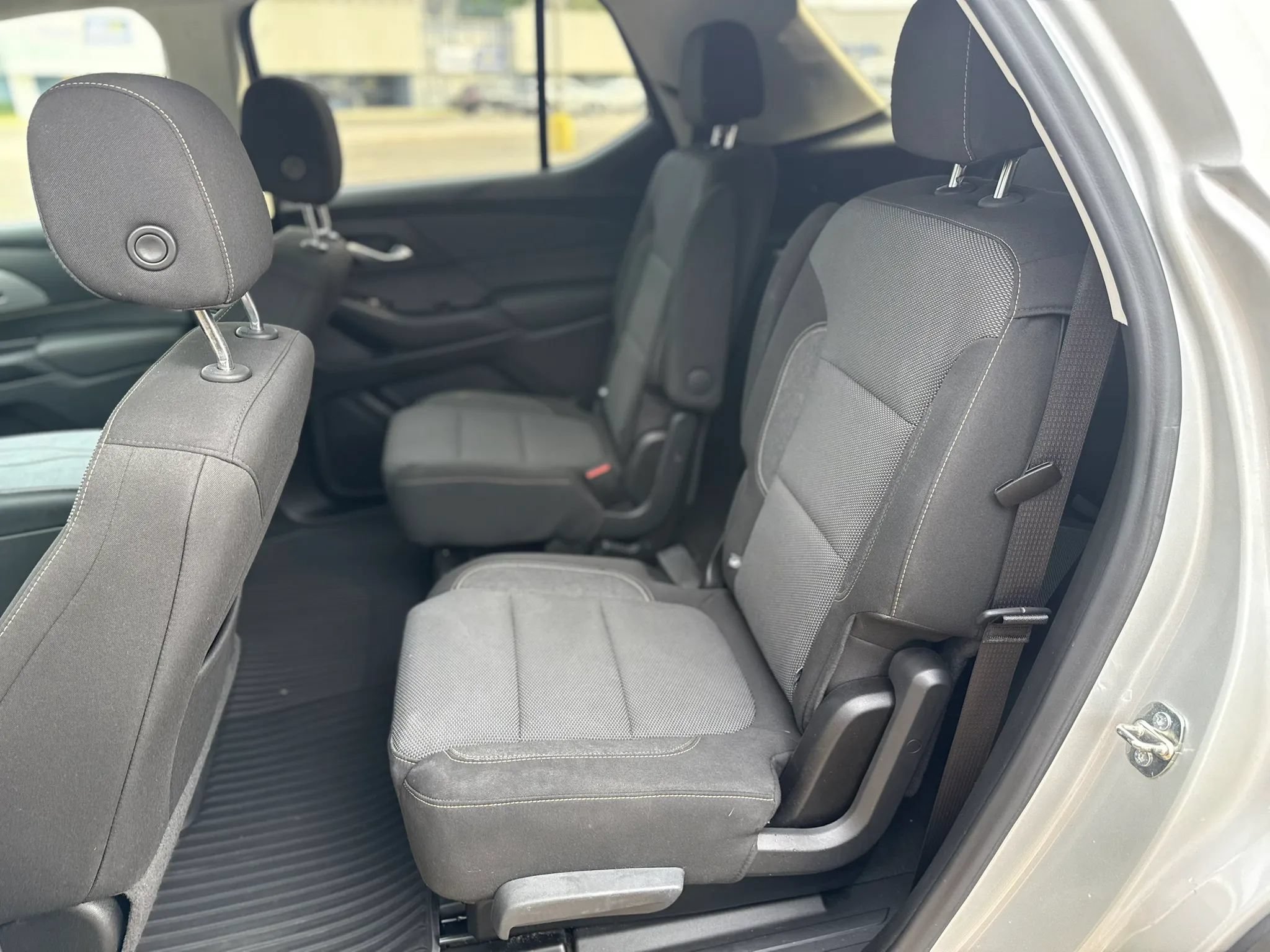 Used 2020 Chevrolet Traverse LT FWD image 12