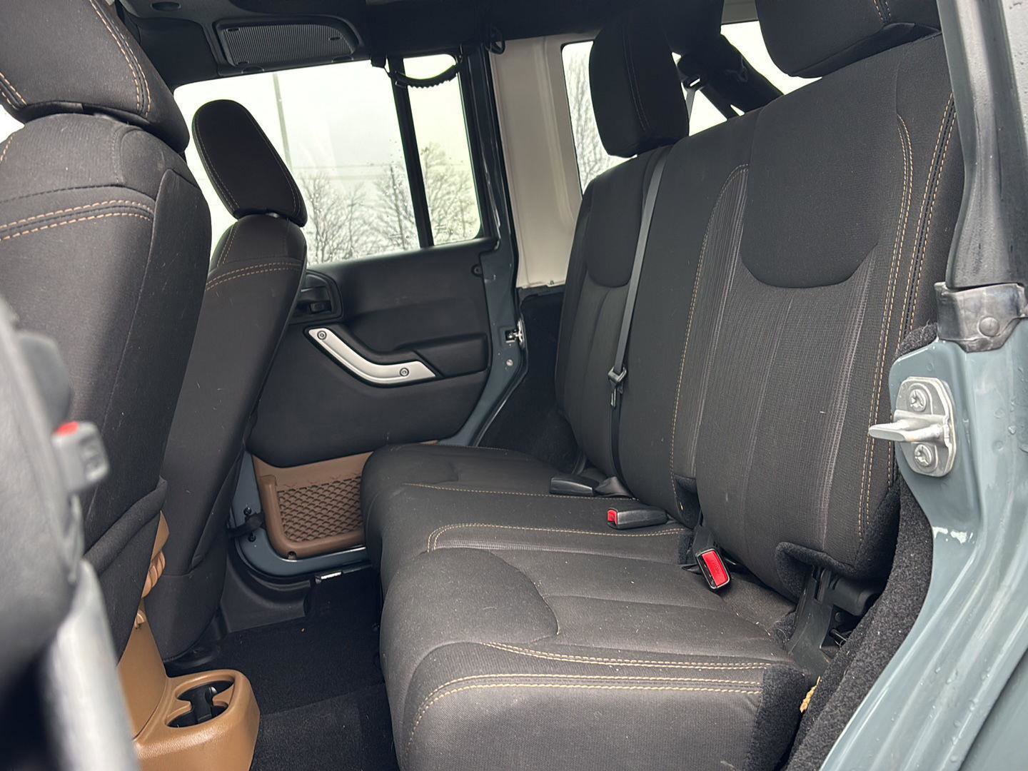 Used 2015 Jeep Wrangler Unlimited Sahara w/ Connectivity Group image 11