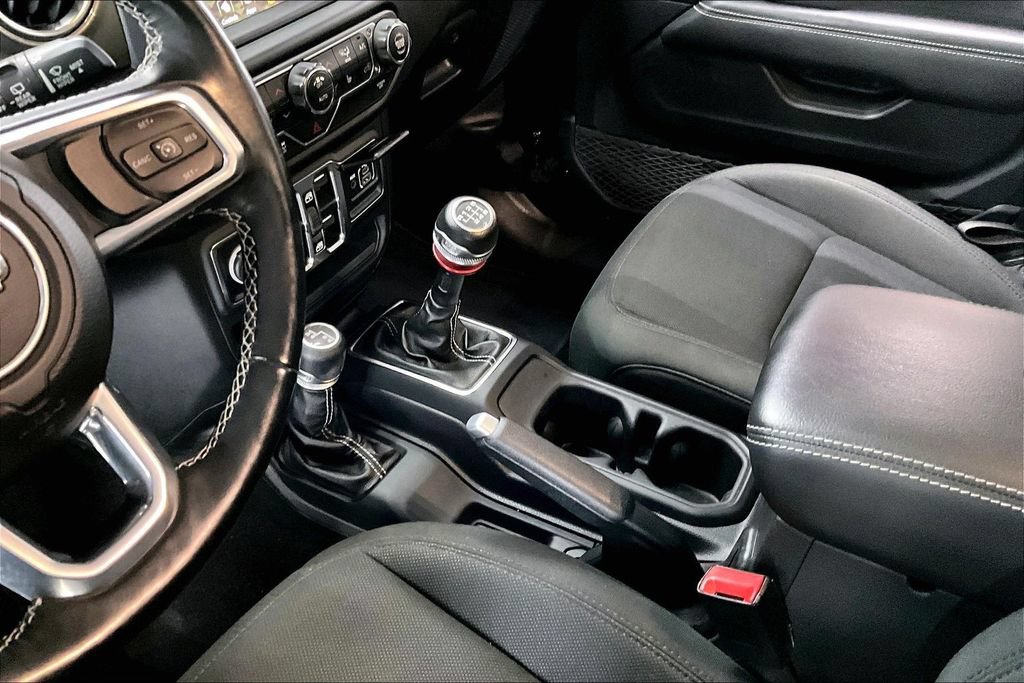 Used 2020 Jeep Wrangler Unlimited Sahara w/ Dual Top Group AWD/4WD image 18