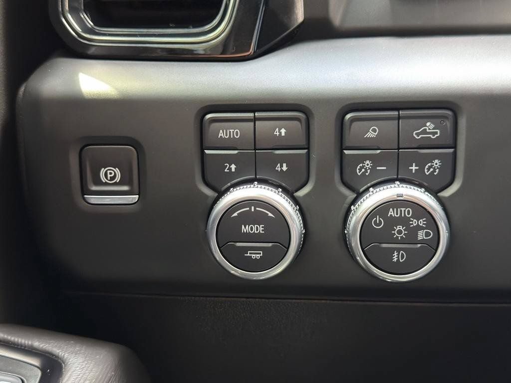 Used 2024 GMC Sierra 2500 AT4X AWD/4WD image 15