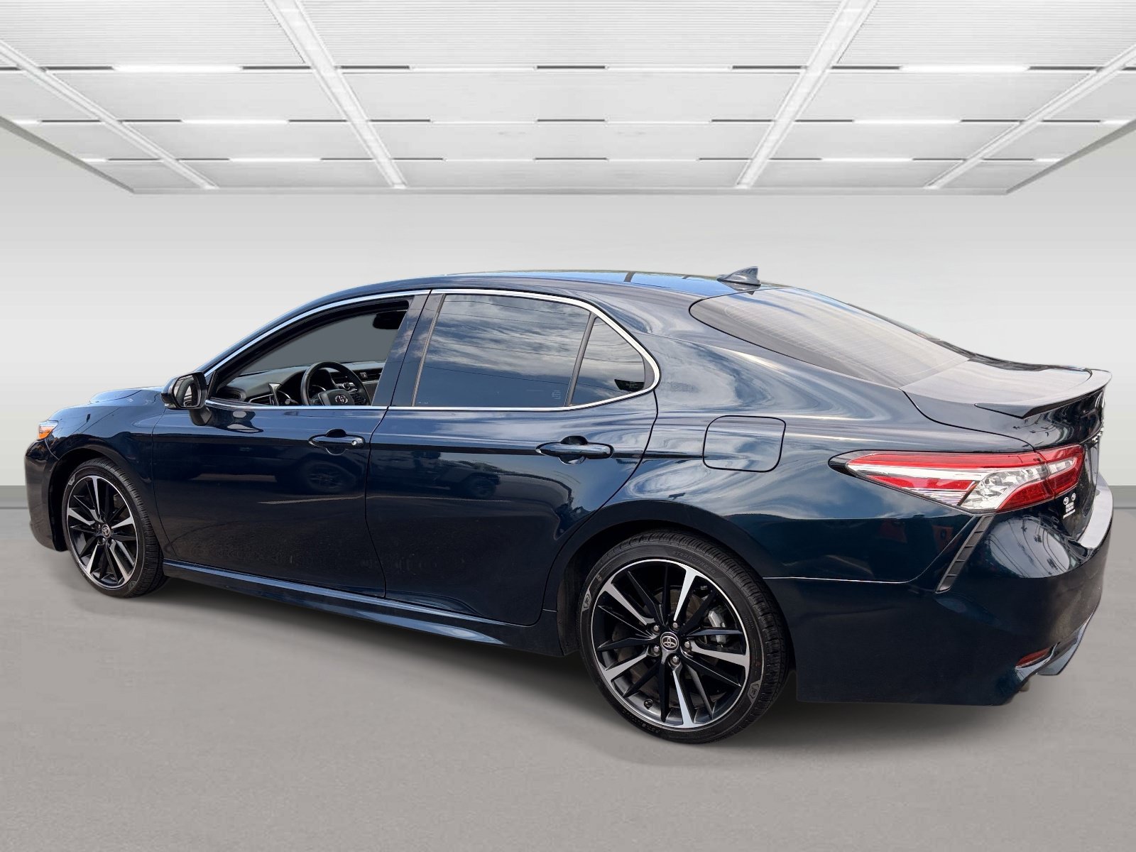 Used 2020 Toyota Camry XSE w/ Carpet Mat Package FWD image 3