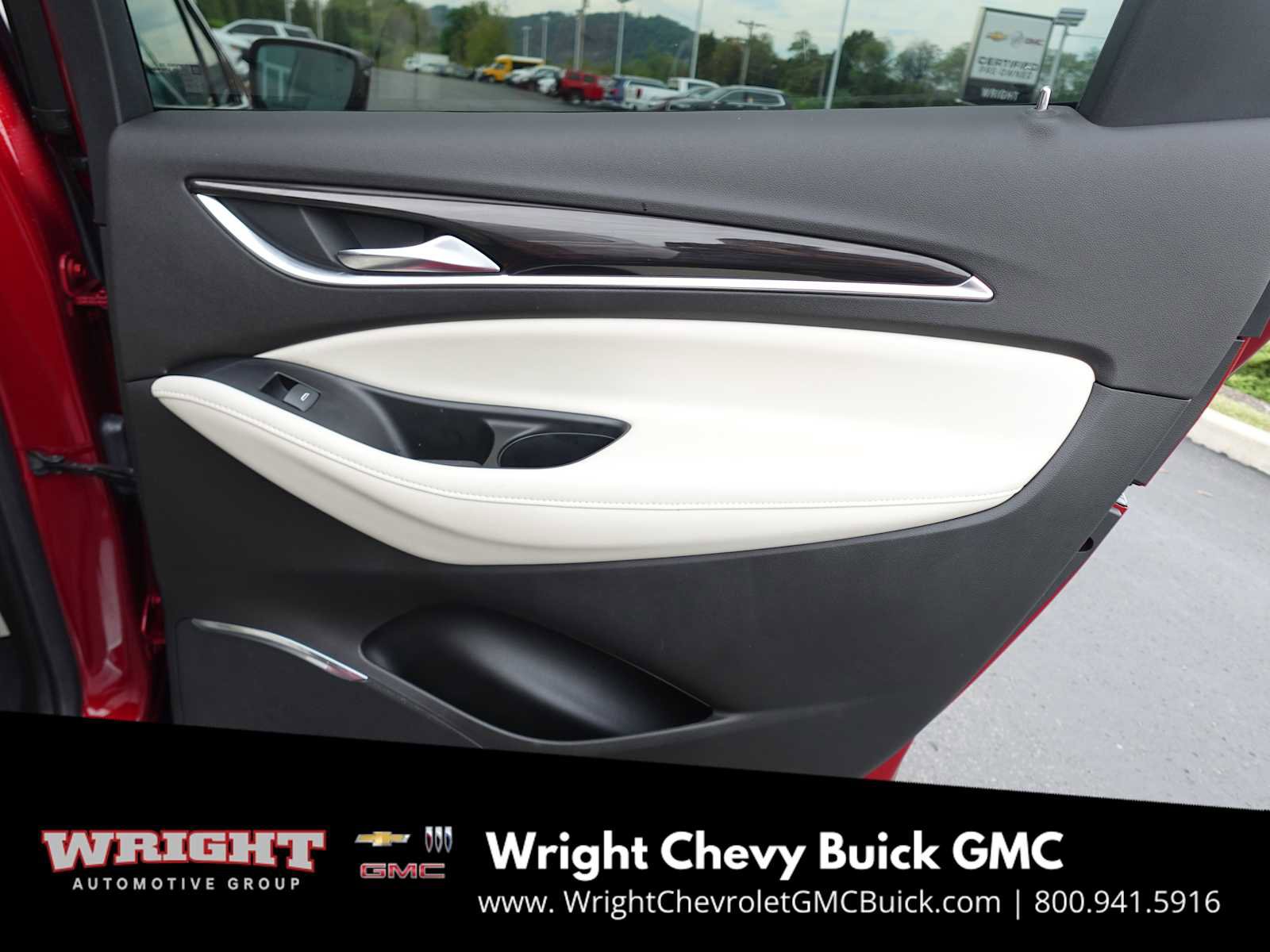 Used 2023 Buick Enclave Essence image 23