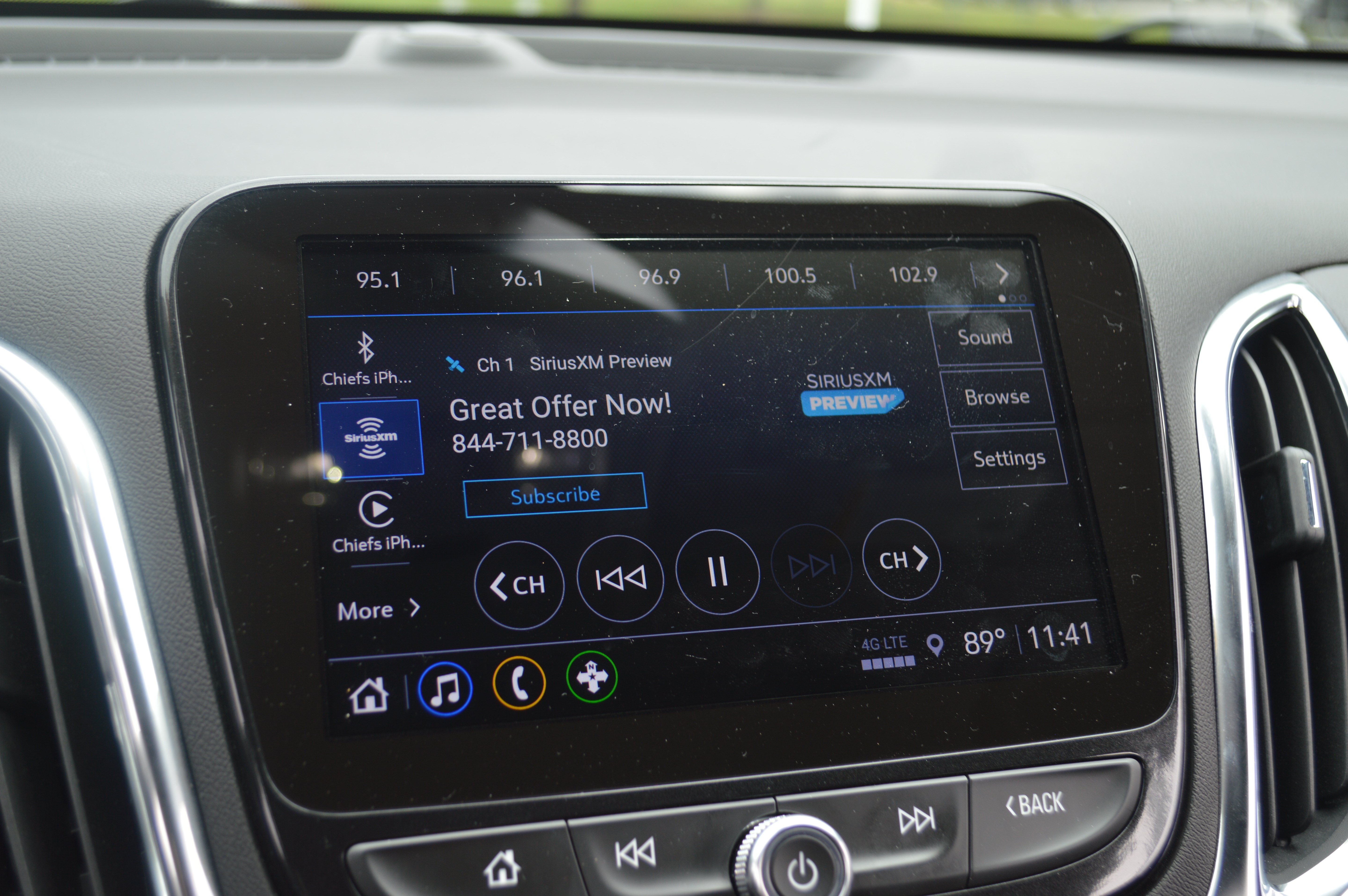 Used 2024 Chevrolet Equinox Premier AWD/4WD image 21