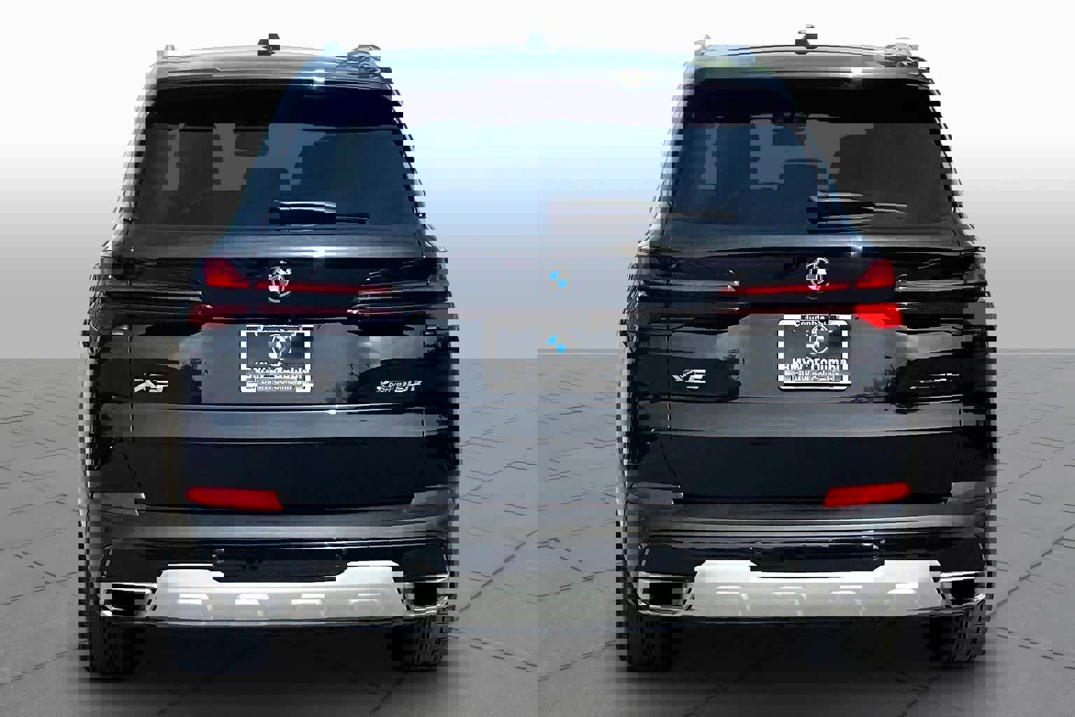 Used 2024 BMW X5 xDrive50e image 4