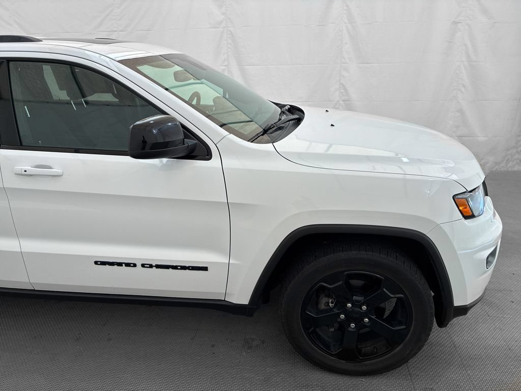 Used 2019 Jeep Grand Cherokee Laredo AWD/4WD image 7