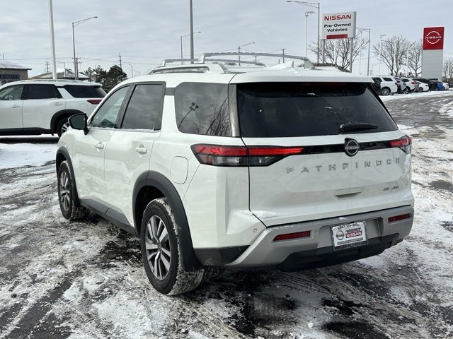 Certified 2024 Nissan Pathfinder SL image 6