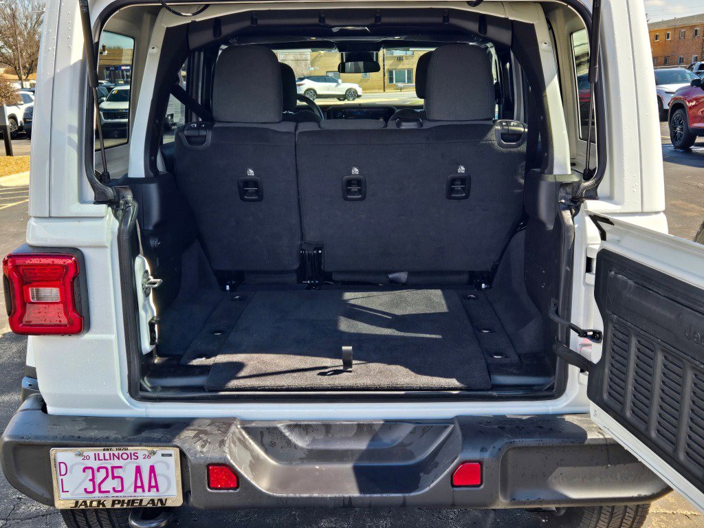 Used 2025 Jeep Wrangler Sahara image 13