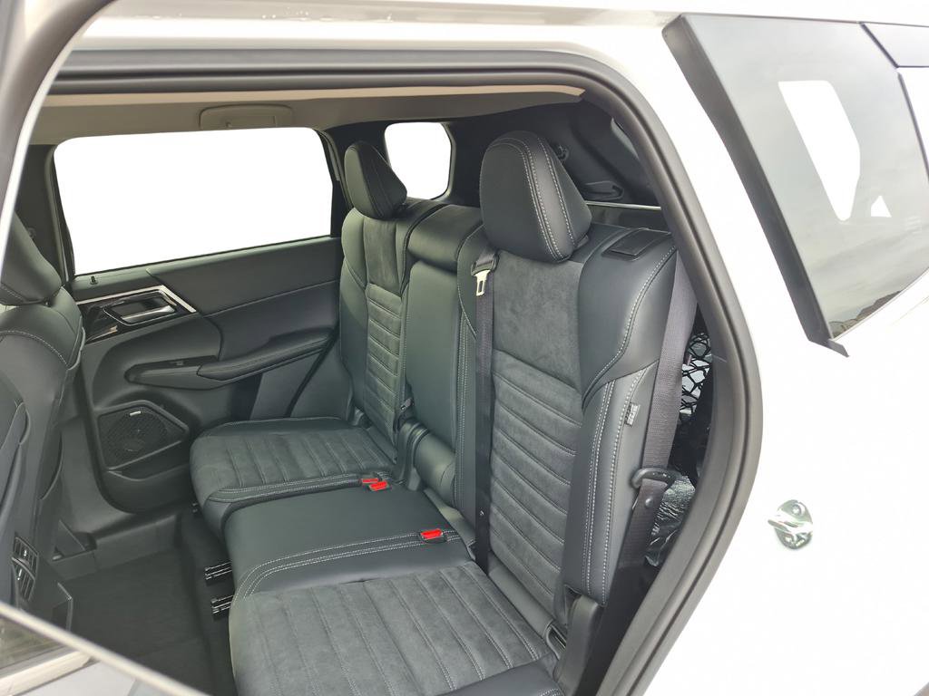 New 2026 Mitsubishi Outlander SE image 27