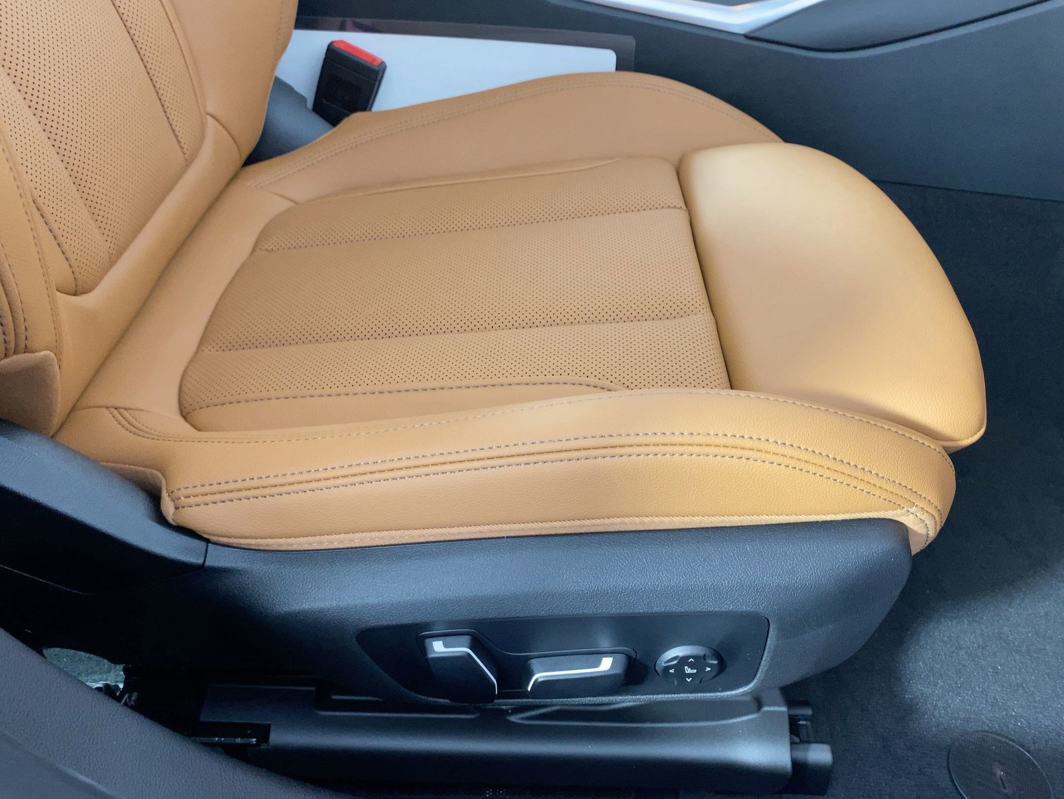 Used 2026 BMW 330i xDrive Sedan w/ Premium Package image 32