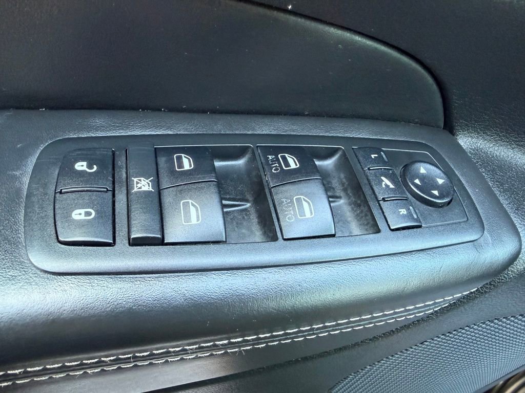Used 2014 Jeep Grand Cherokee Overland w/ Advanced Technology Group AWD/4WD image 9