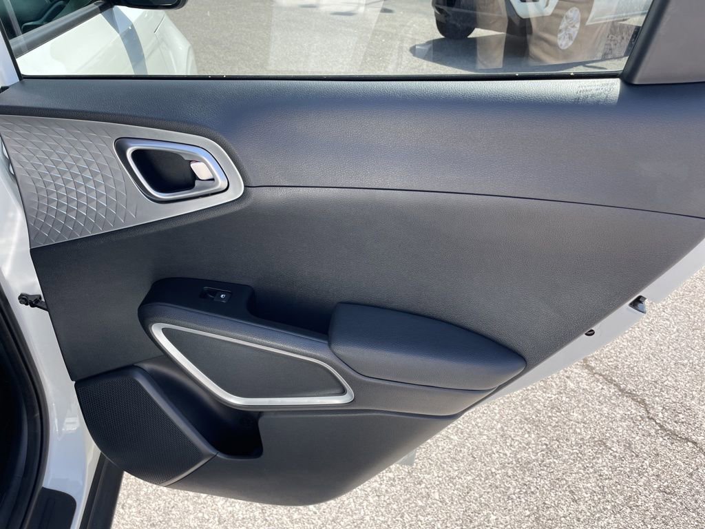 Used 2025 Kia Soul LX w/ LX Technology Package image 35