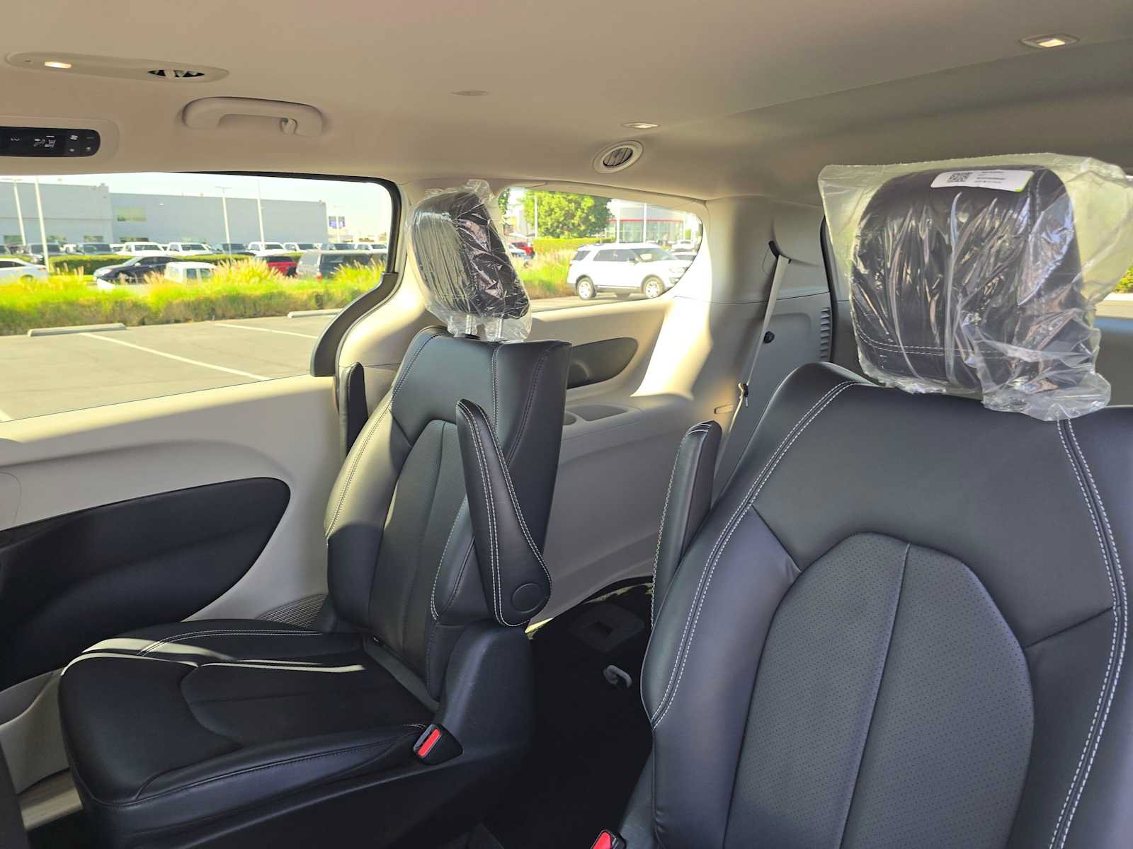 Used 2024 Chrysler Pacifica Limited FWD image 19