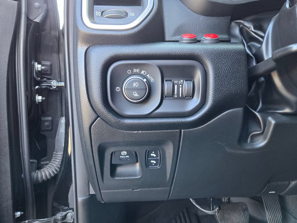 Used 2022 RAM 1500 Laramie AWD/4WD image 17