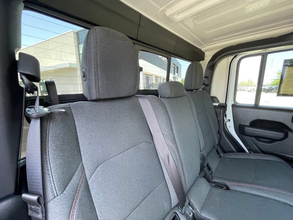 Used 2024 Jeep Gladiator Rubicon w/ Technology Group AWD/4WD image 26