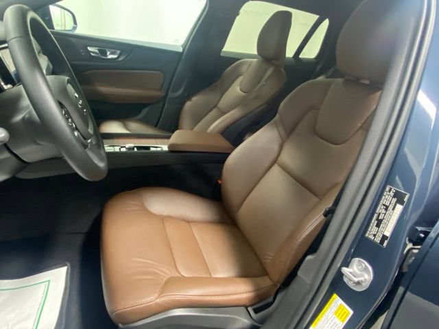 Certified 2025 Volvo V60 B5 Cross Country Plus AWD/4WD image 11