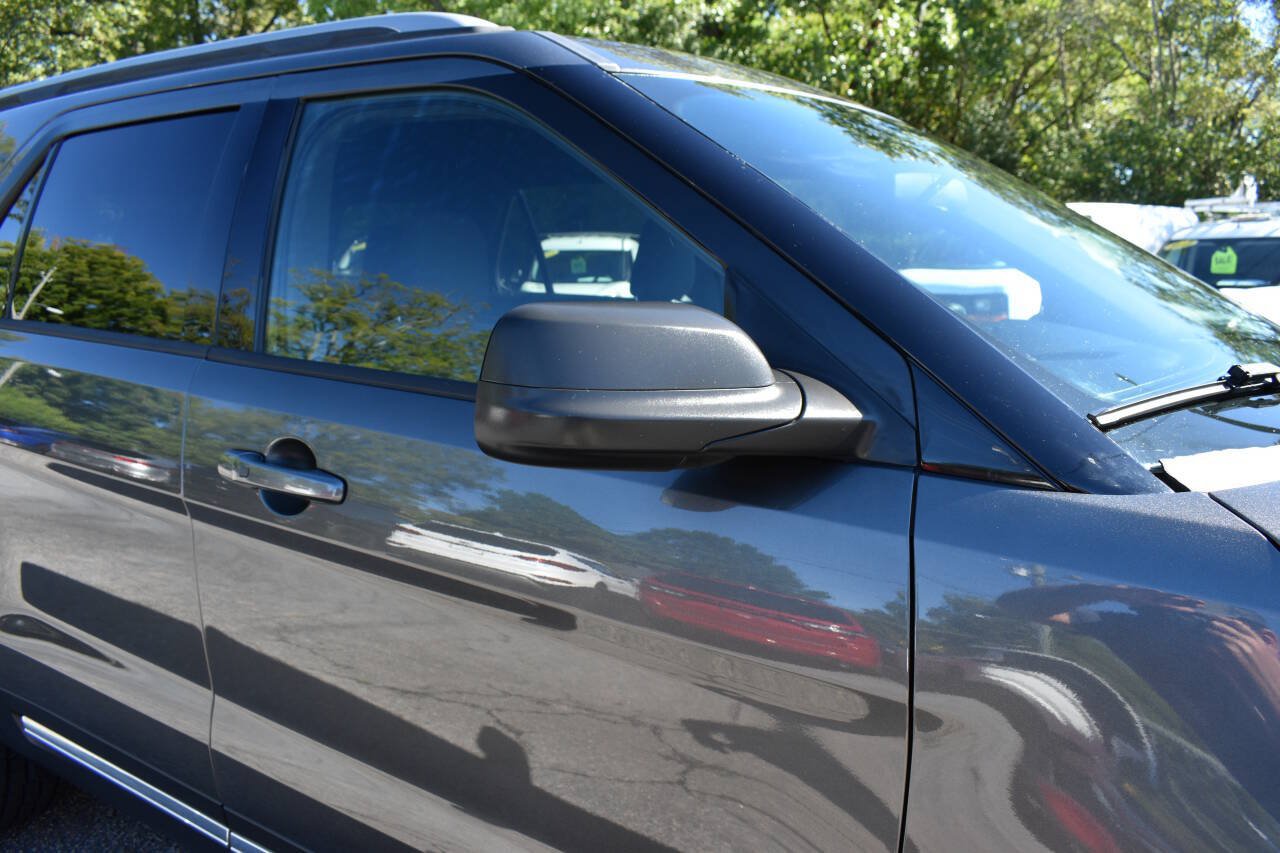 Used 2019 Ford Explorer XLT FWD image 35