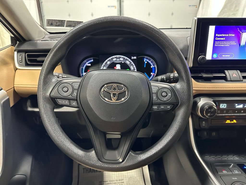 Used 2025 Toyota RAV4 XLE AWD/4WD image 18