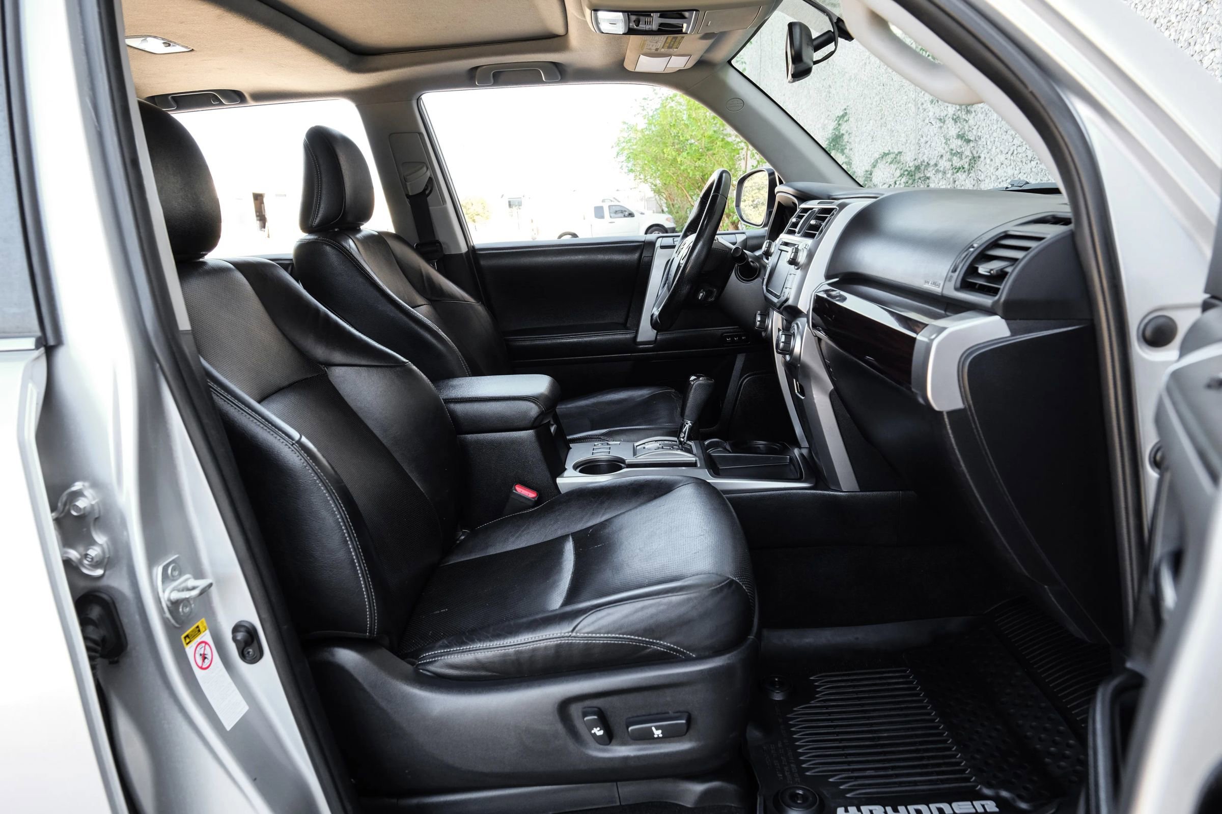 Used 2014 Toyota 4Runner Limited image 35