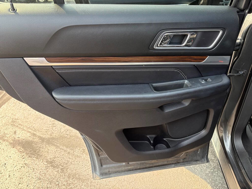 Used 2017 Ford Explorer Limited image 10