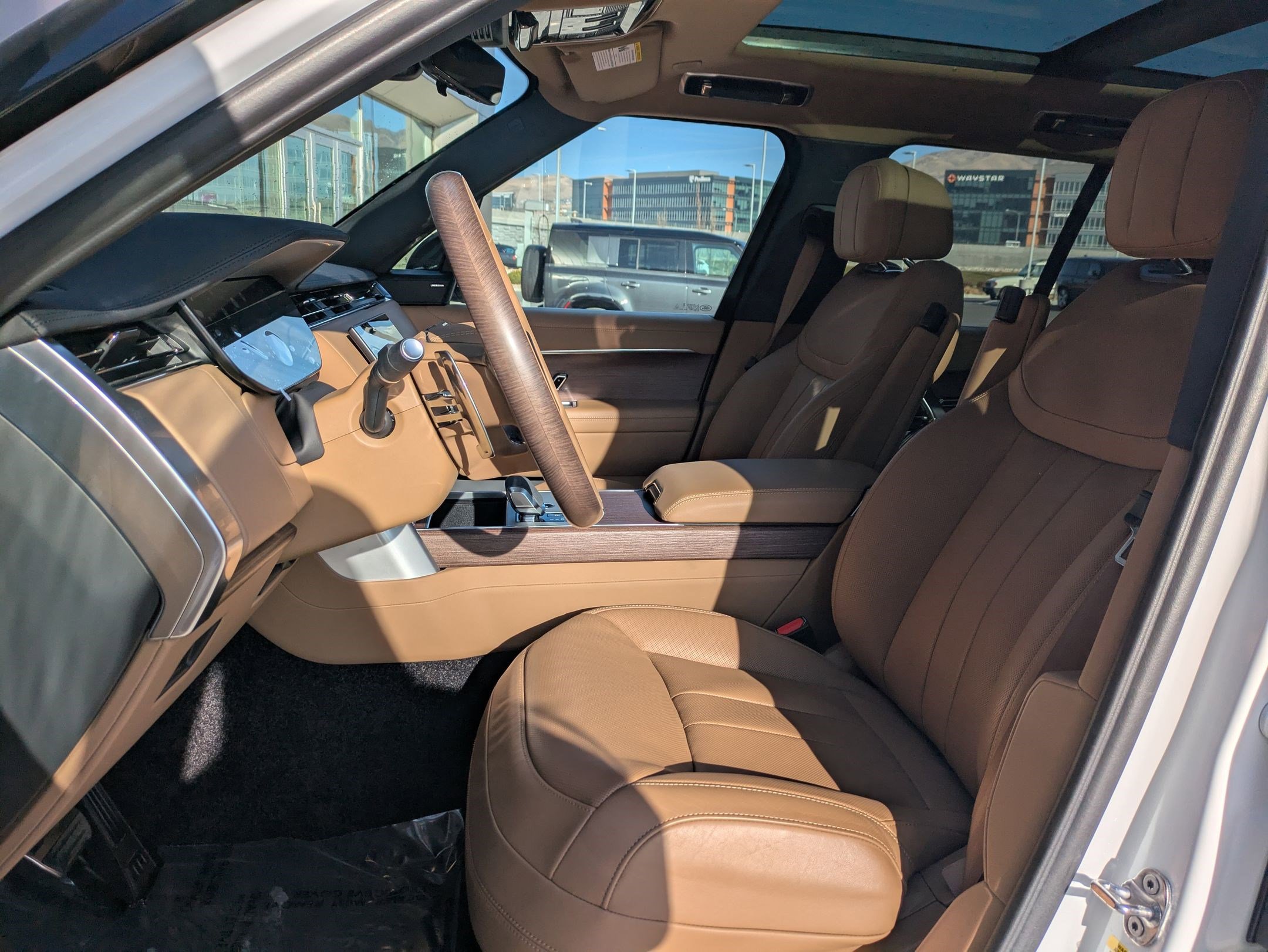 Certified 2024 Land Rover Range Rover SE image 24