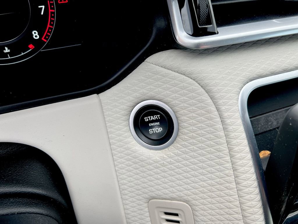 Used 2018 Land Rover Range Rover Velar image 15