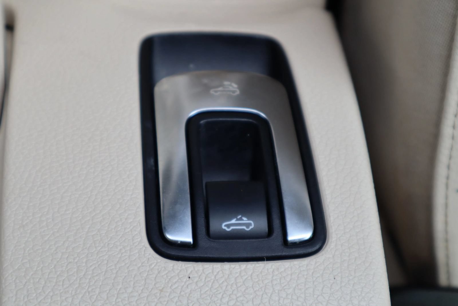 Used 2012 Volkswagen Eos Komfort FWD image 23