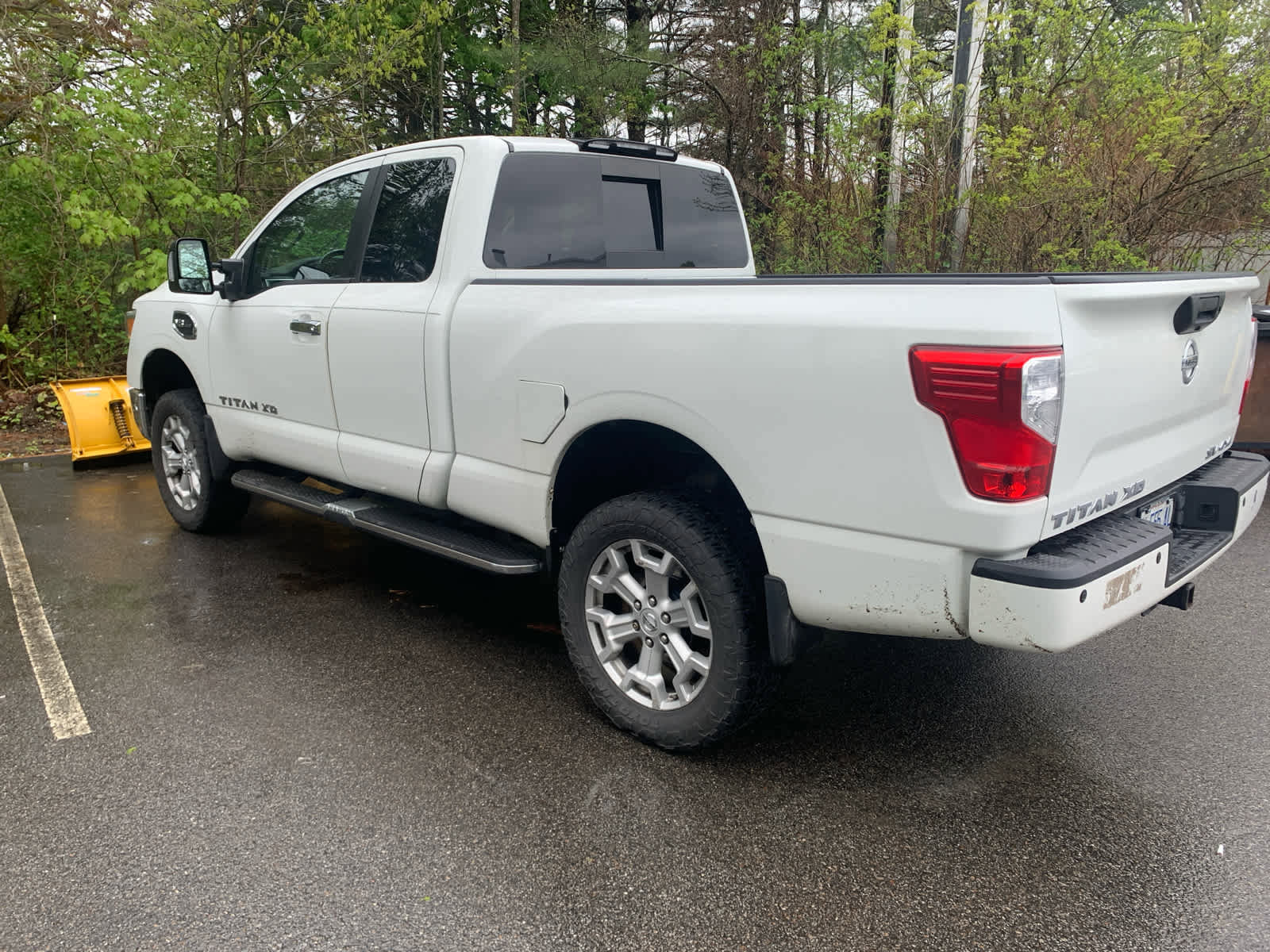 Used 2017 Nissan Titan SV AWD/4WD image 5
