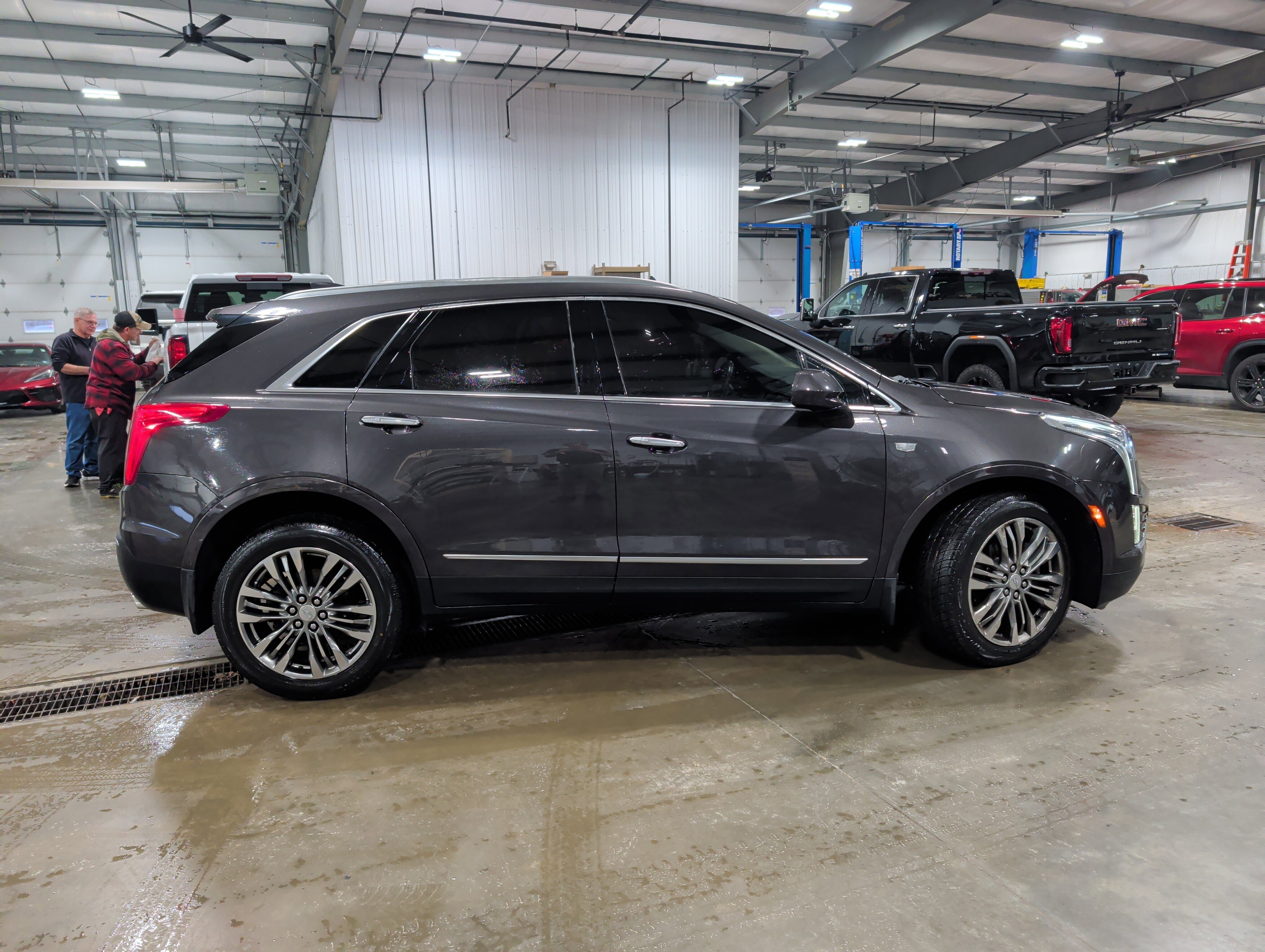 Used 2018 Cadillac XT5 Premium Luxury image 2