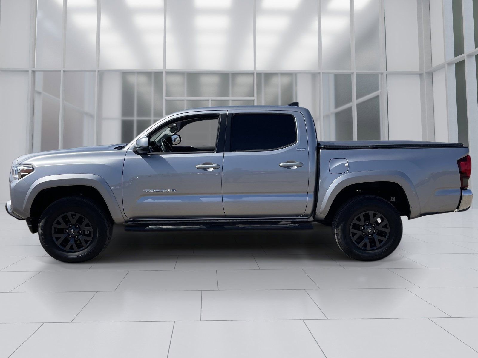 Used 2021 Toyota Tacoma SR5 RWD image 2