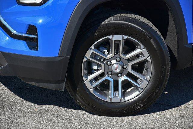 New 2025 GMC Terrain Elevation w/ Technology Package II image 2