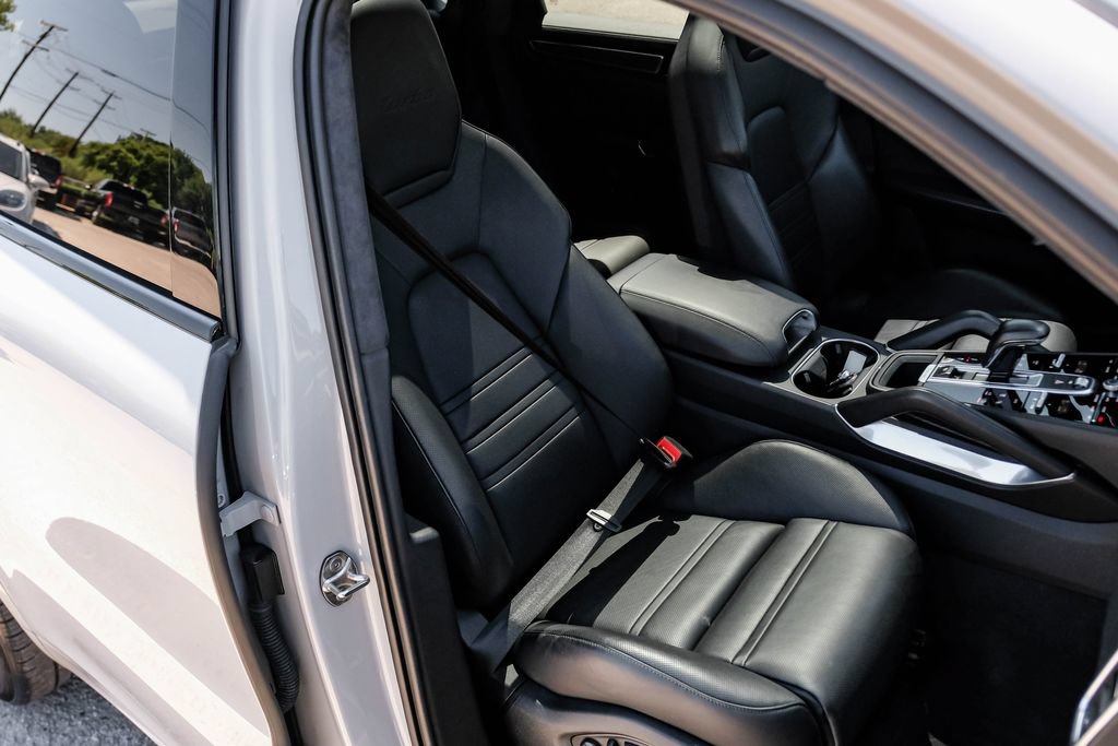 Used 2023 Porsche Cayenne Turbo AWD/4WD image 31
