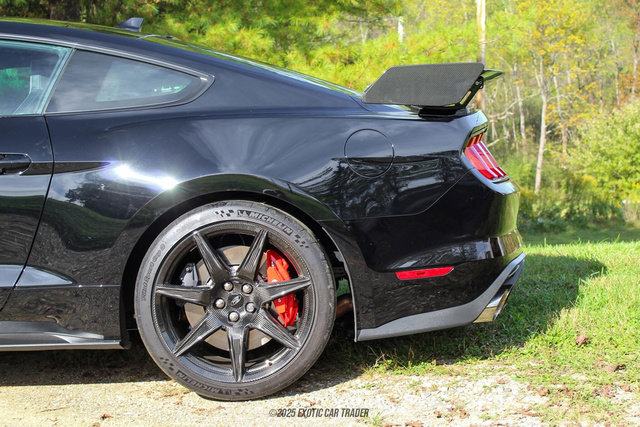 Used 2022 Ford Mustang Shelby GT500 w/ Carbon Fiber Track Pack image 5
