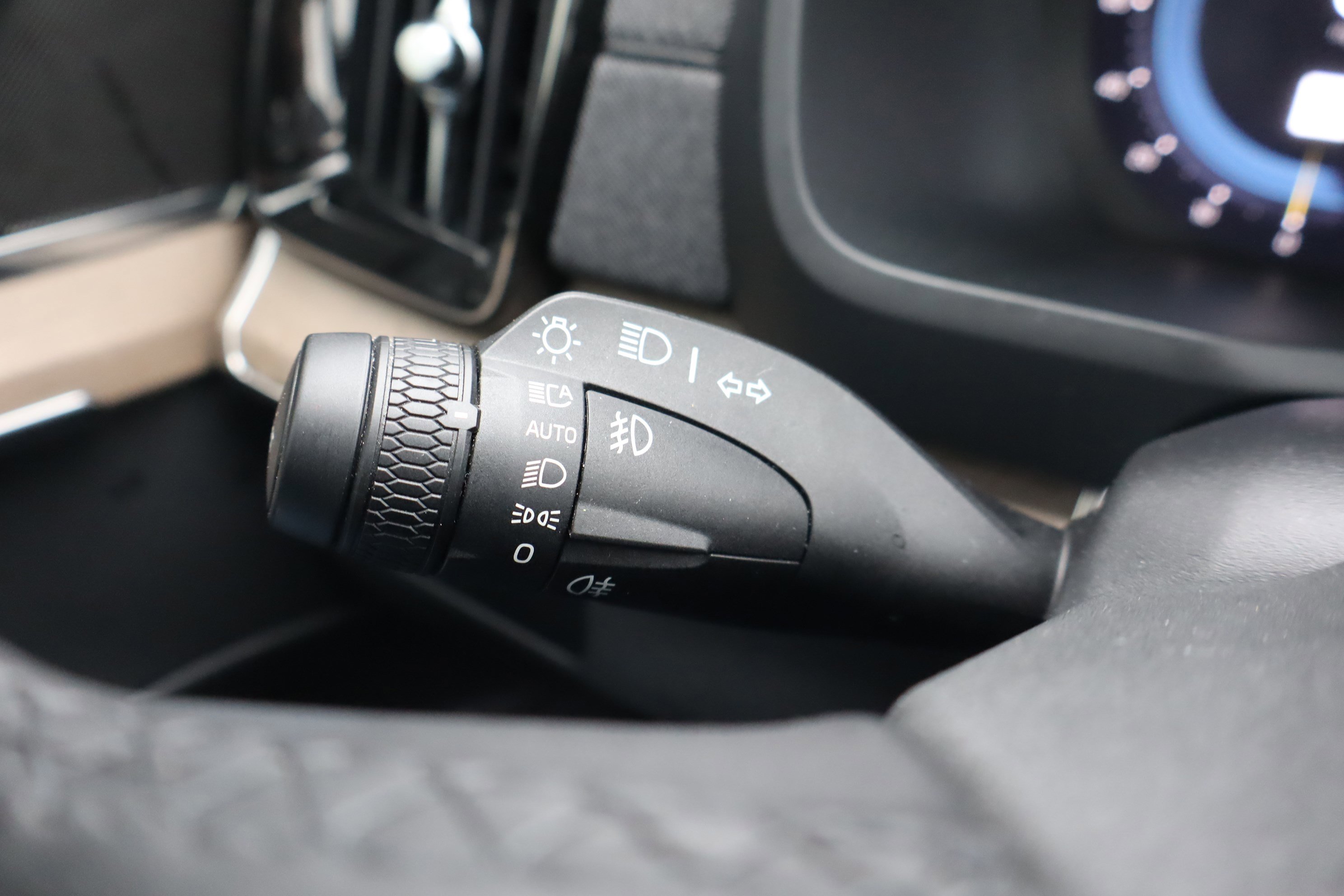 Used 2025 Volvo XC90 B6 Plus image 22