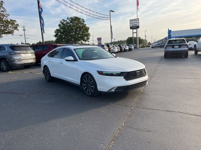 Used 2023 Honda Accord Touring image 2