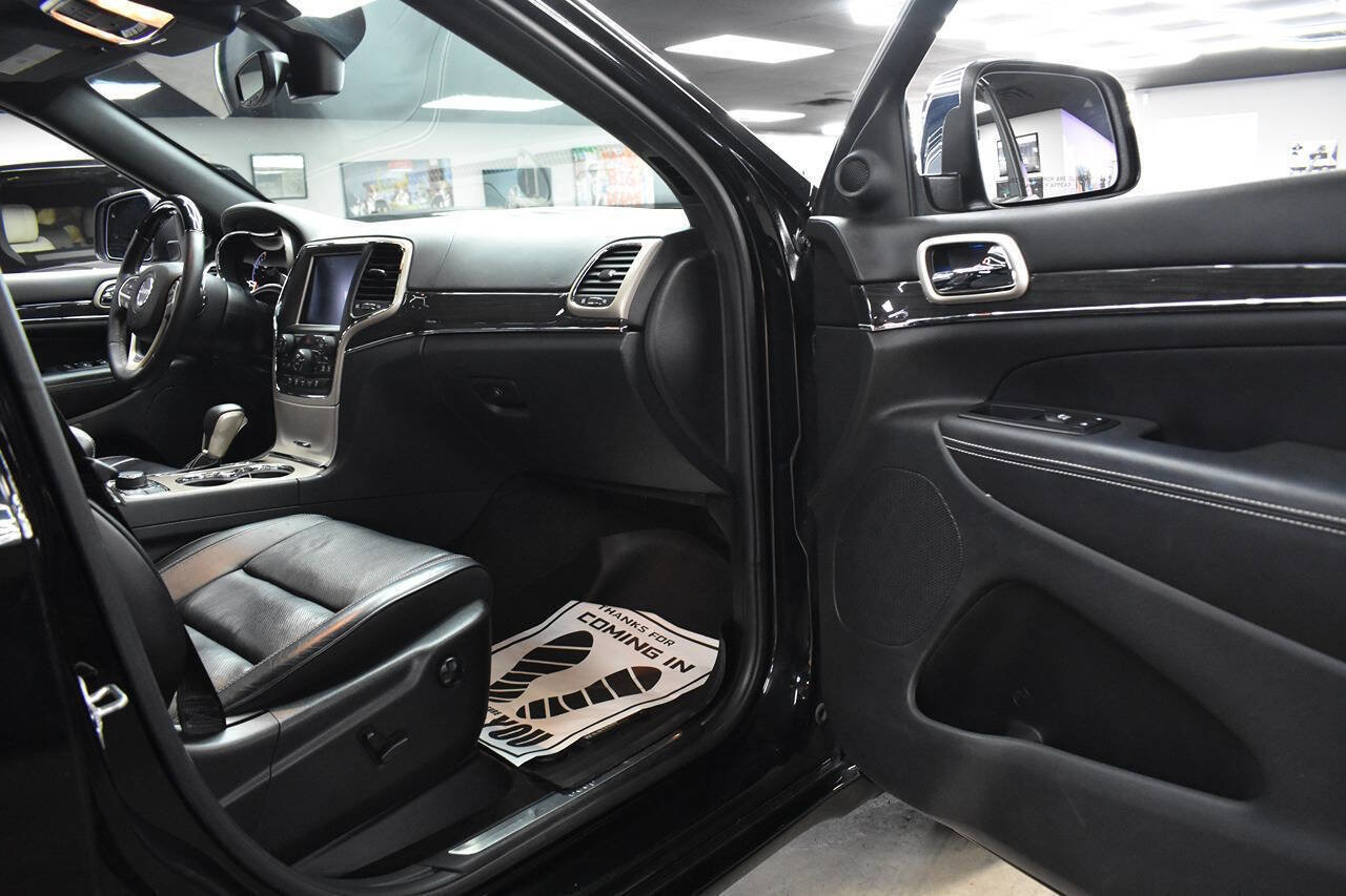 Used 2017 Jeep Grand Cherokee Overland image 24