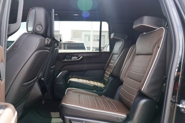 Used 2025 GMC Yukon XL Denali Ultimate AWD/4WD image 8