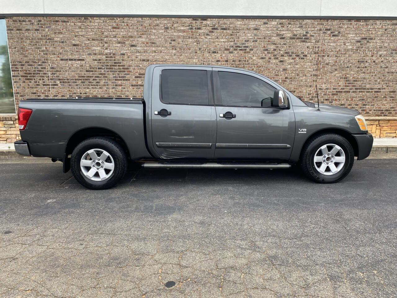 Used 2004 Nissan Titan LE w/ (Tow) Big Tow Pkg RWD image 5