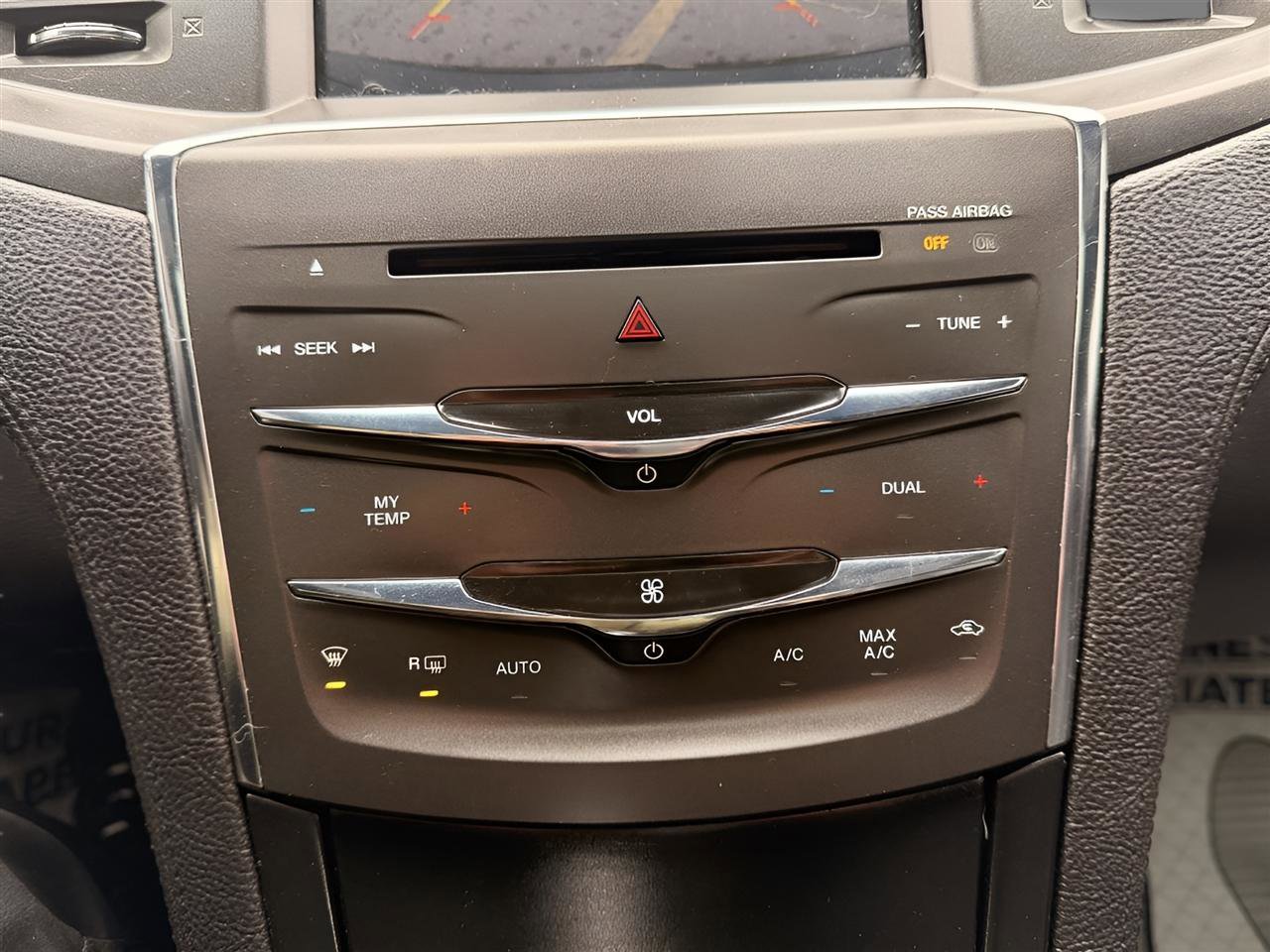 Used 2015 Lincoln MKS w/ Equipment Group 101A FWD image 27