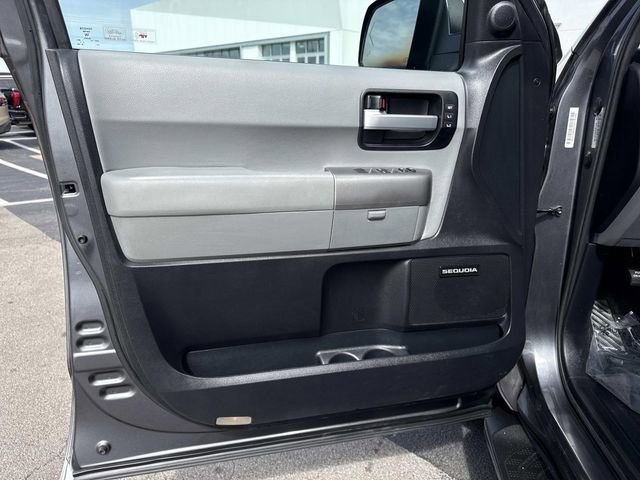 Used 2016 Toyota Sequoia Limited w/ Safety & Convenience Package image 9