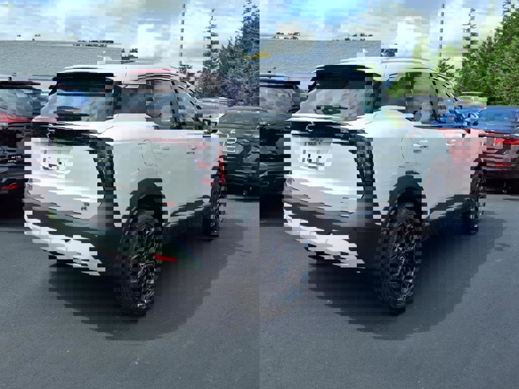 New 2025 Nissan Kicks SR image 2