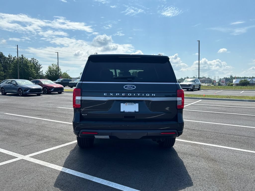 Used 2024 Ford Expedition XLT AWD/4WD image 32