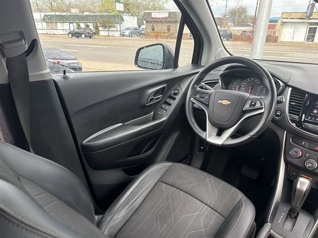 Certified 2022 Chevrolet Trax LT w/ LT Convenience Package image 13